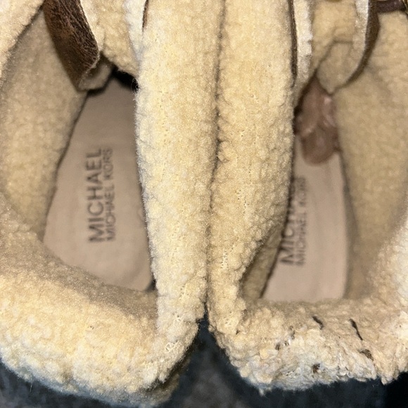 Michael Kors Sherpa Boot - Picture 9 of 9